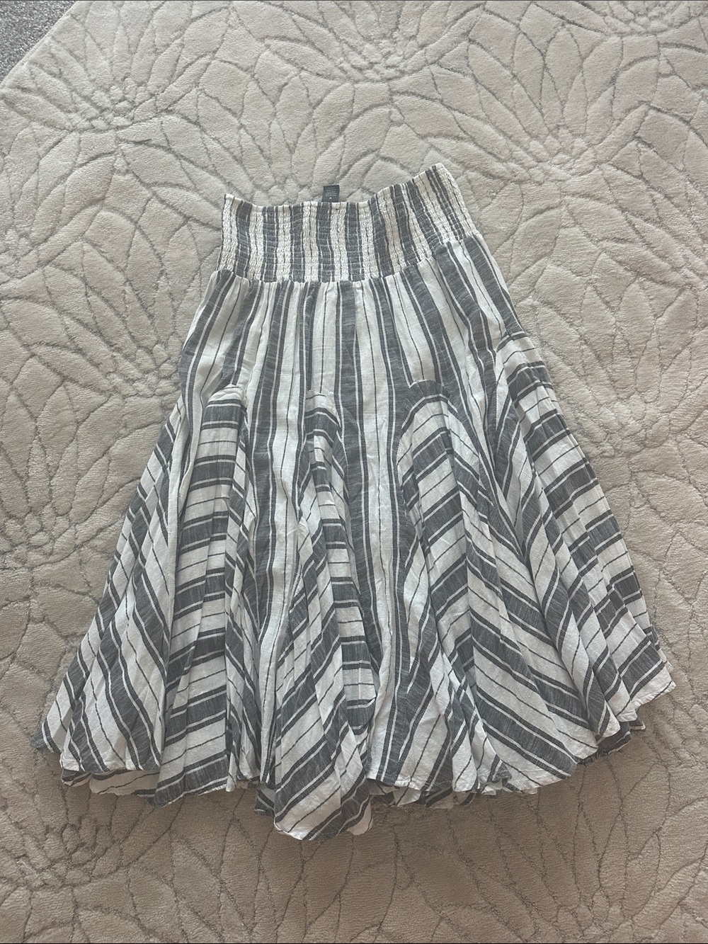 Chelsea & Theodore Striped Smocked-Waist Circle Skirt in Gray and White